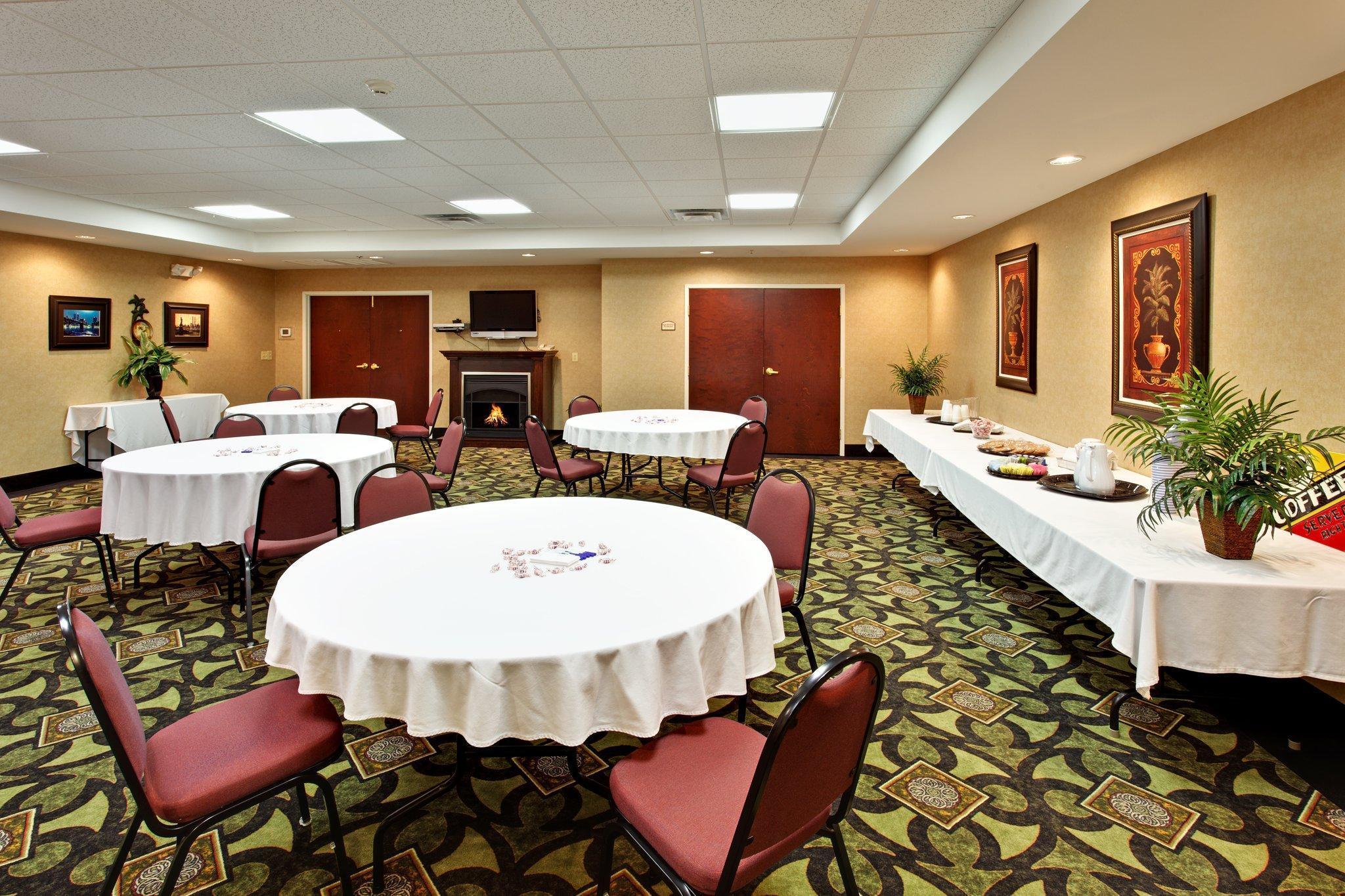 Holiday Inn Express Hotel & Suites Kingsport-Meadowview I-26 By Ihg Esterno foto
