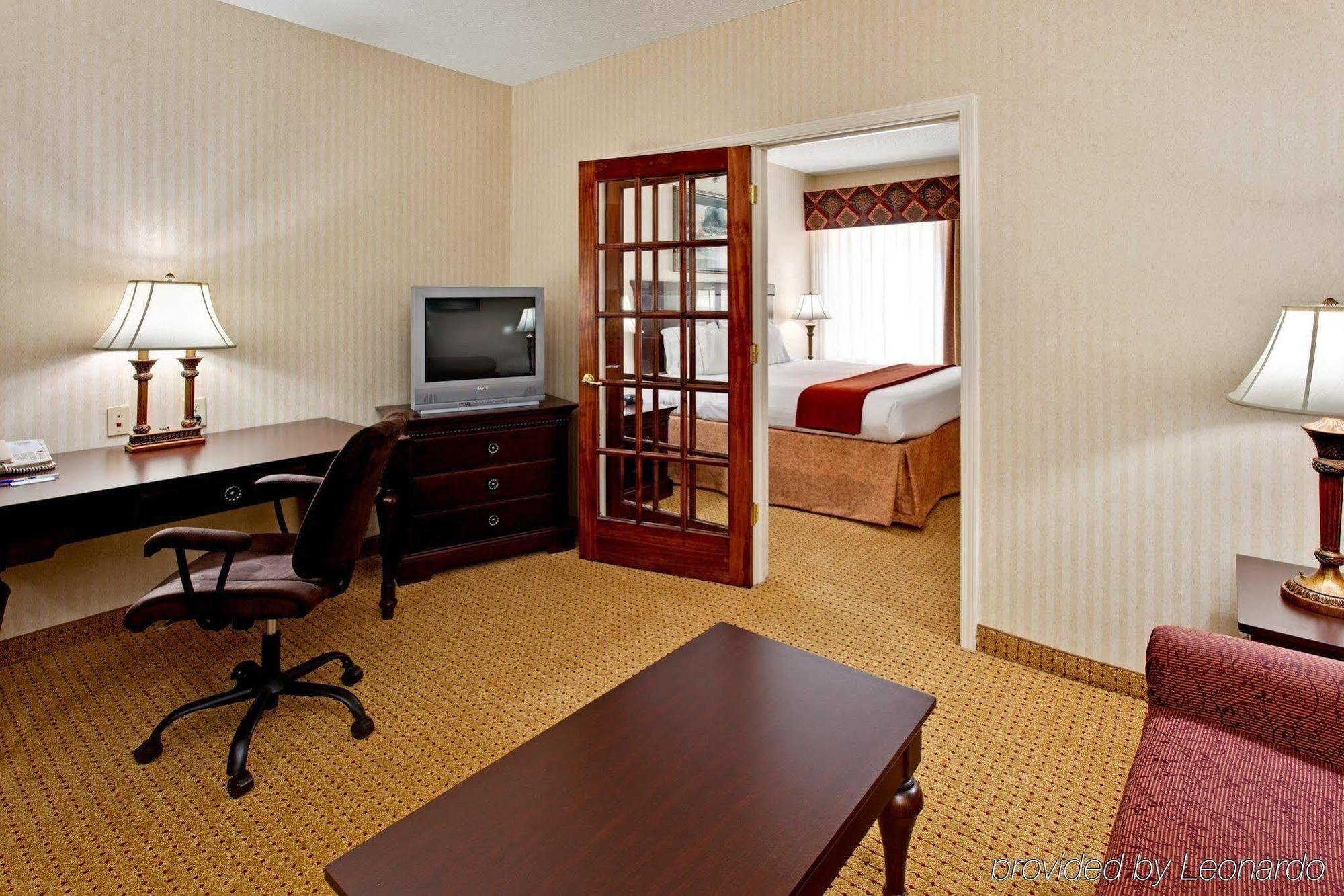 Holiday Inn Express Hotel & Suites Kingsport-Meadowview I-26 By Ihg Esterno foto