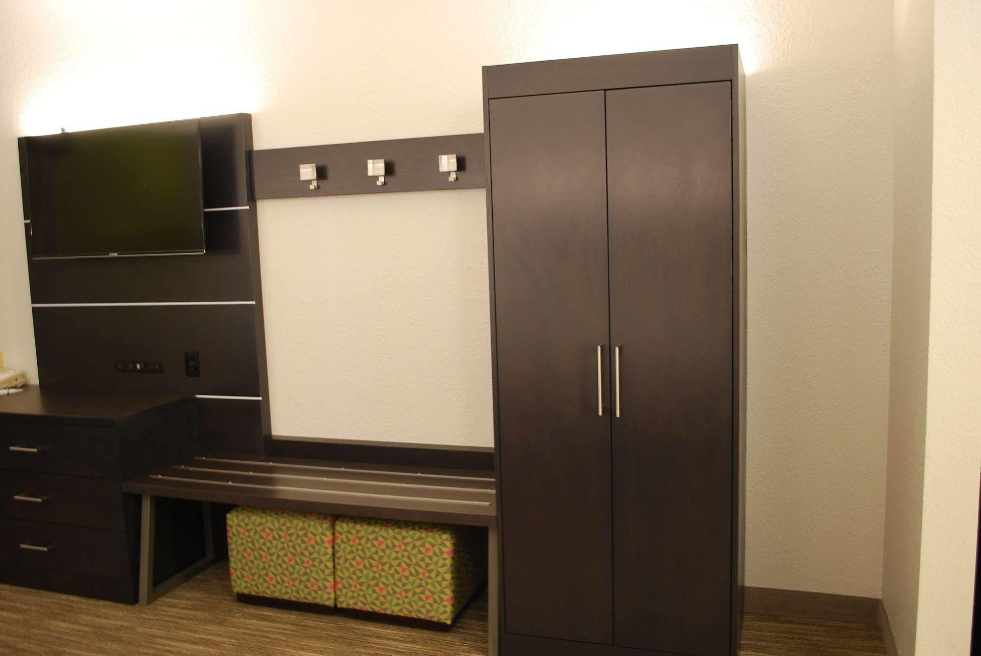 Holiday Inn Express Hotel & Suites Kingsport-Meadowview I-26 By Ihg Esterno foto
